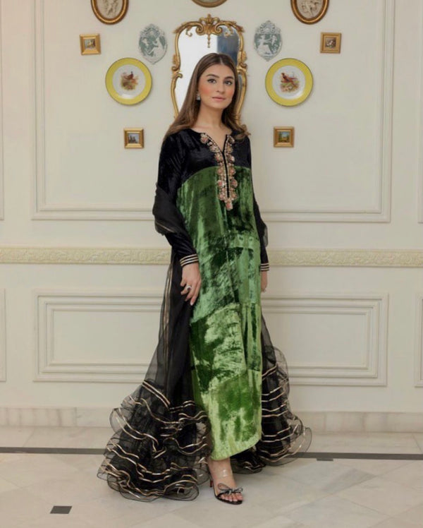 Zehra Saleem Velvet’22